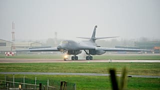  Air Force B1-B Lancer Bomber arrivato nel Regno Unito