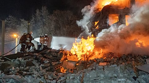 Российская ракета ударила по 5-этажному дому в Харькове: число погибших выросло до 11