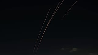 Irán rakétákat indít