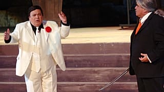 Ο Χρήστος Βαλαβανίδης (αριστερά) και ο Δημήτρης Πιατάς (δεξιά) στην παράσταση Σφήκες του Αριστοφάνη στο Αμφιθέατρο Σπύρου Α. Ευαγγελάτου, 2006