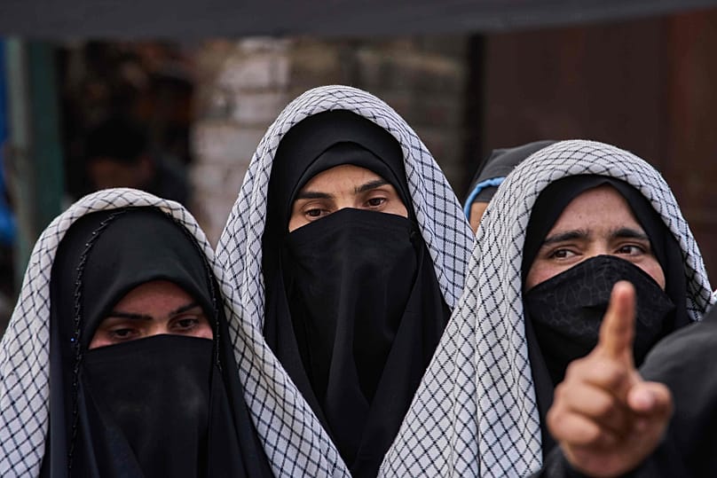 Khameneit gyászoló nők