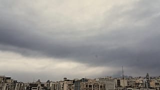 ABD ve İsrail'in İran'ın başkenti Tahran'da bir petrol tesisine düzenlediği saldırı sonrası duman bulutları yükseliyor, 8 Mart 2026.