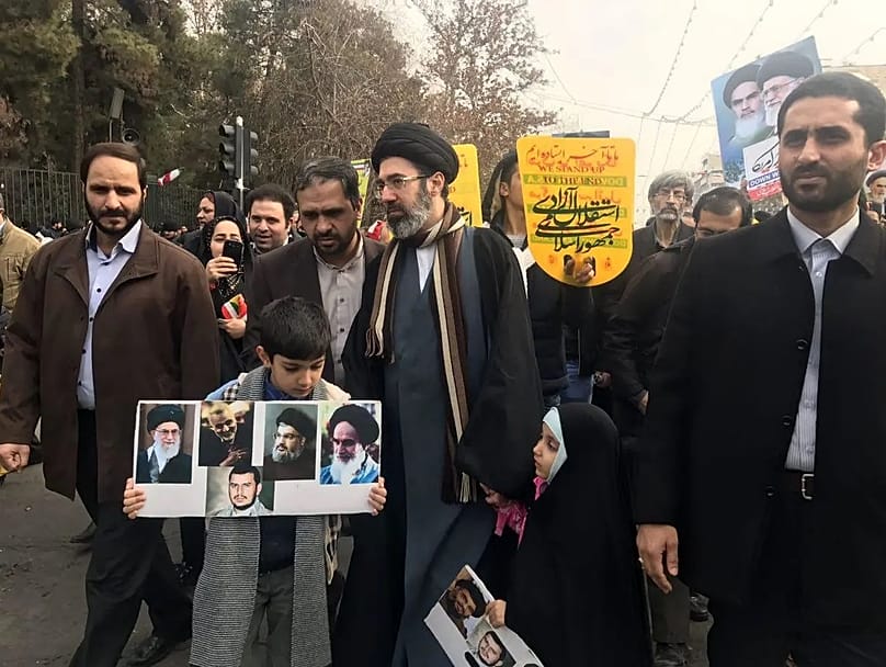 مجتبی خامنه‌ای در راهپیمایی ۲۲ بهمن سال ۱۳۹۵