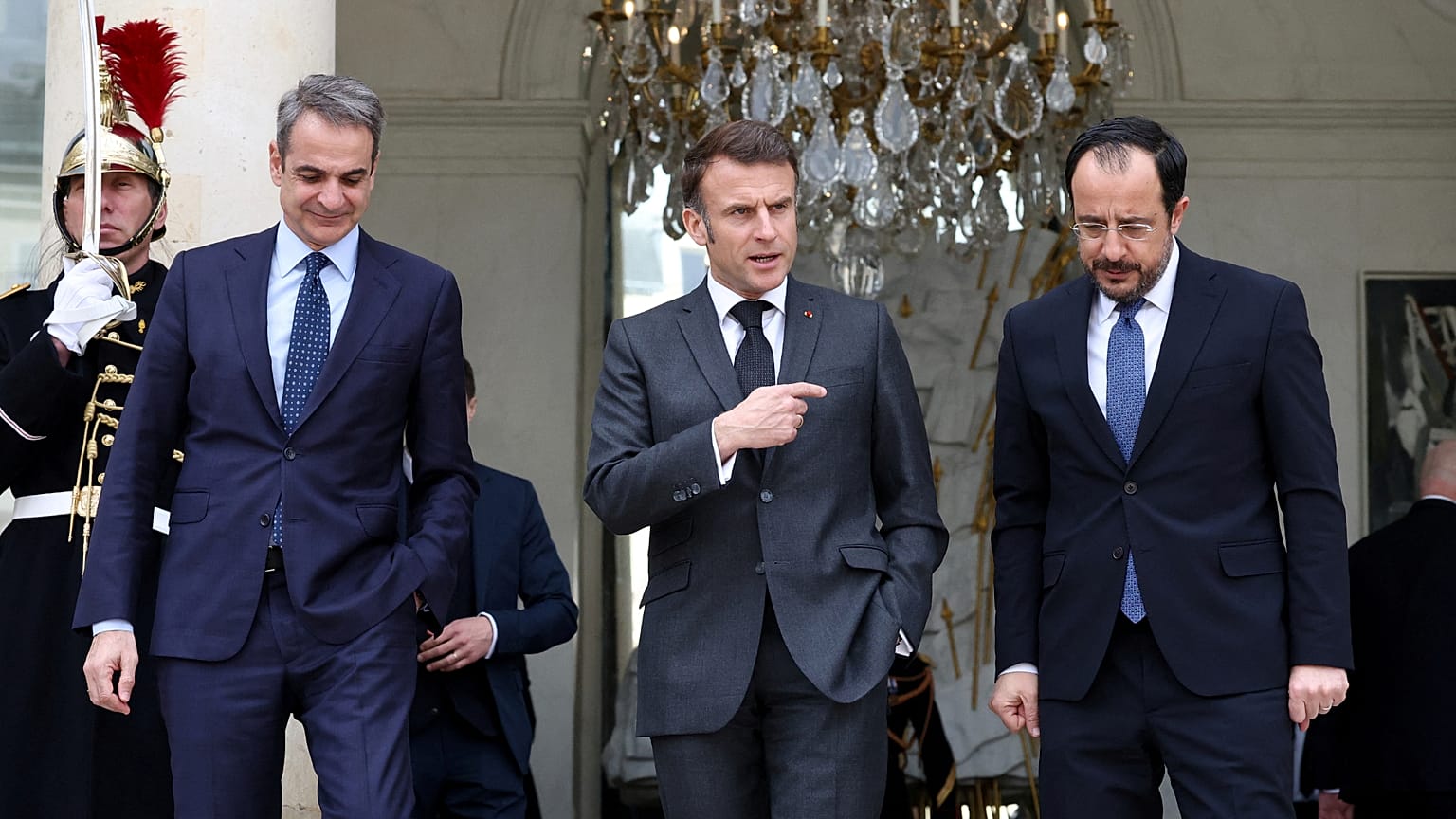 FOTO DO ARQUIVO: Mitsotakis - Macron - Christodoulides