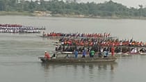 Centrafrique : une course de pirogue lors de la Journée des droits des Femmes
