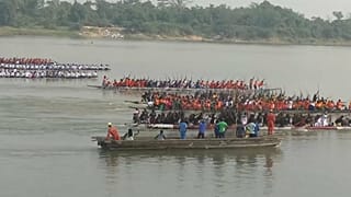Centrafrique : une course de pirogue féminine lors de la journée internationale des femmes