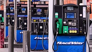 Ιστορική εκτίναξη των τιμών του πετρελαίου - Πλησιάζει τα 120 δολάρια το βαρέλι