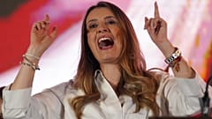 Paloma Valencia, del partido Centro Democrático, celebra tras ganar la nominación en Bogotá, Colombia, el domingo 8 de marzo de 2026.
