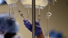 Υγρά ελέγχονται σε χειρουργείο νοσοκομείου στο Τζάκσον.