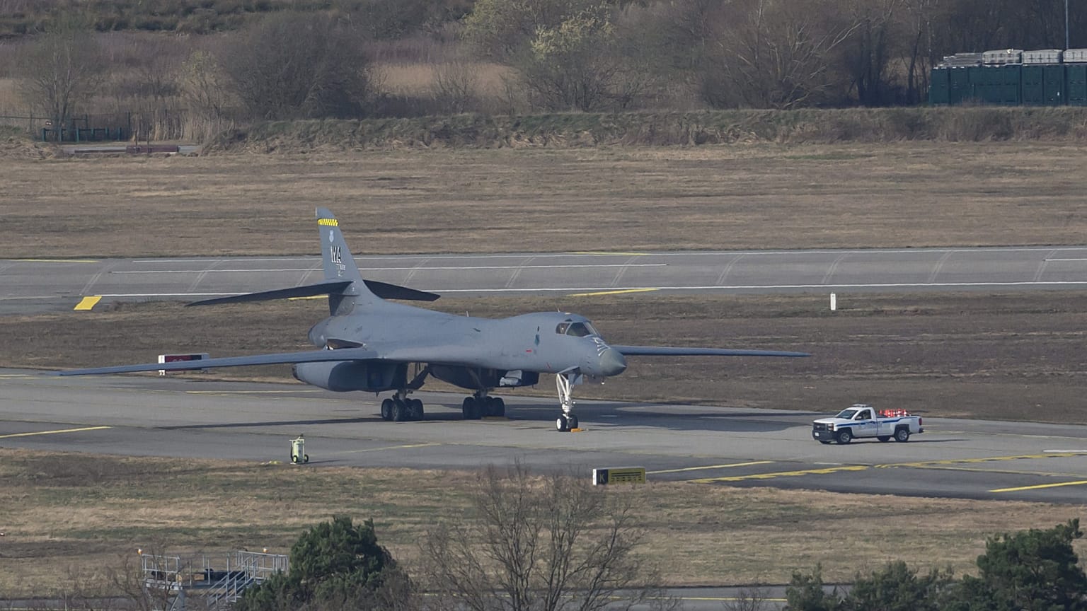 Ein US-amerikanischer Rockwell B-1B Lancer-Bomber steht am 9. März 2026, auf dem Rollfeld der Ramstein Airbase