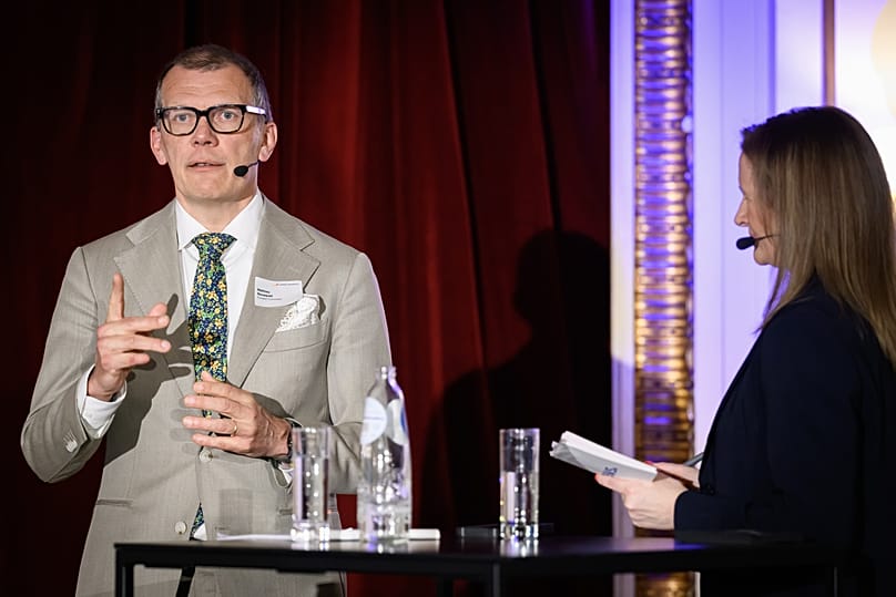 Матье Буске, директор DG NEAR, беседует с Анжелой Барнс из Euronews