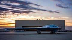 قاذفة "بي-21 رايدر" الأمريكية بولاية كاليفورنيا، 31 يوليو/ تموز 2023.