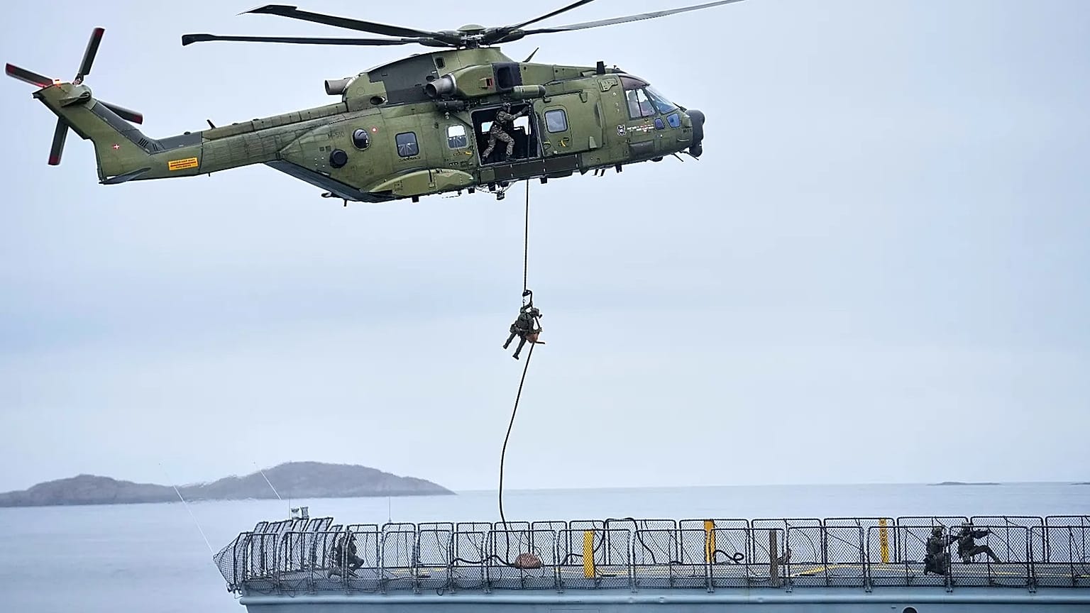 صورة أرشيفية- شاركت القوات العسكرية الدنماركية في مناورة عسكرية مع مئات الجنود من عدة دول أوروبية أعضاء في حلف شمال الأطلسي (الناتو) في المحيط المتجمد الشمالي في نوك، غرينلاند