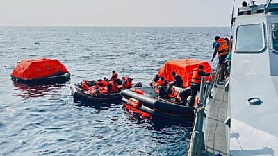 نجات دریانوردان ایرانی ناو دنا در سواحل سری‌لانکا