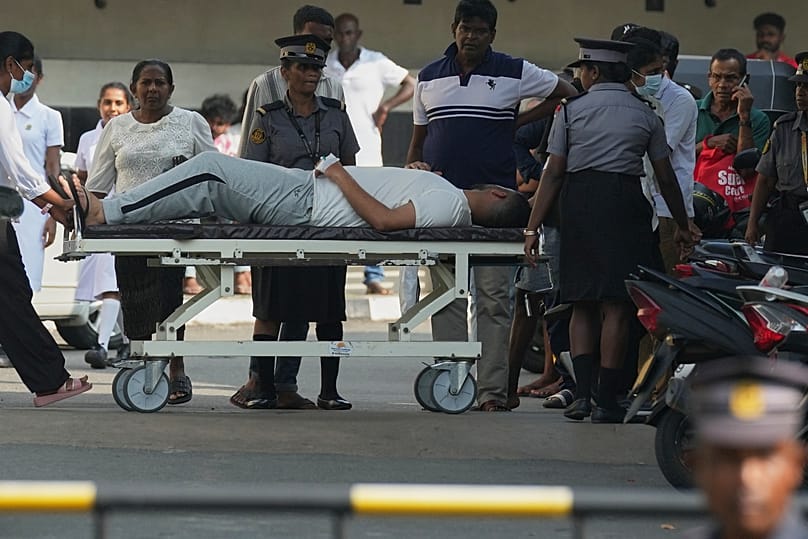 ملوانان نجات یافته ناو ایرانی دنا در سری‌لانکا