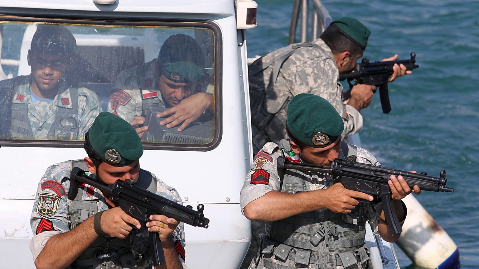 Iráni haditengerészek a Hormuz-szorosban