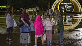 Españoles aterrizan en Torrejón tras ser evacuados de Oriente Medio.