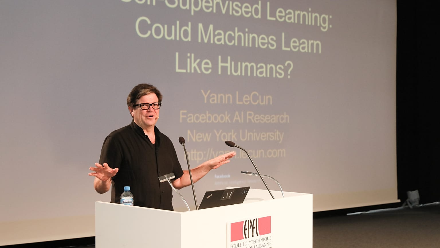 Yann Lecun donne une conférence à l'Ecole Polytechnique de Lausanne, EPFL après avoir reçu un Doctorat Honoris Causa