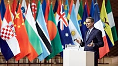 Ο Κυριάκος Μητσοτάκης στην Σύνοδο για την πυρηνική ενέργεια στο Παρίσι