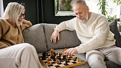 Lesen, Rätsel, neue Fähigkeiten: Aktivitäten können Alzheimer hinauszögern