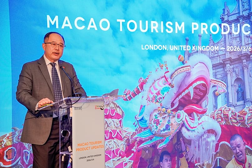 Чжан Ли, директор Национального туристического офиса Китая в Лондоне, выступает перед гостями.