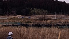 In Okuma in der Präfektur Fukushima stapeln sich am Freitag schwarze Säcke mit bei Dekontaminationsarbeiten abgetragenem Erdreich.