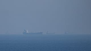 Öltanker und Frachtschiffe reihen sich in der Straße von Hormus aneinander, 11. März 2026