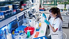 Die Industrie kommt im Kampf gegen antimikrobielle Resistenzen nicht mehr hinterher; resistente Infektionen breiten sich schneller aus.