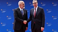 Mai 2025: Der albanische Ministerpräsident Edi Rama (l.) begrüßt den serbischen Präsidenten Aleksandar Vucic vor einem Gipfeltreffen.