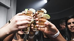 Alkohol im Kopf: Wie Gedanken daran die Stimmung verändern, ganz ohne Trinken