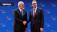 Albaniens Ministerpräsident Edi Rama begrüßt Serbiens Präsident Aleksandar Vučić vor einem Gipfel europäischer Staats- und Regierungschefs in Tirana, 16. Mai 2025