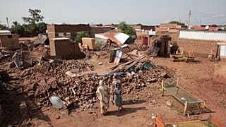 تظهر آثار الأضرار الناجمة عن هطول أمطار غزيرة في قرية عبود بمديرية المناقل في ولاية الجزيرة السودانية بتاريخ 22 أغسطس/آب 2022. (صورة من وكالة أسوشيتد برس/مروان علي)