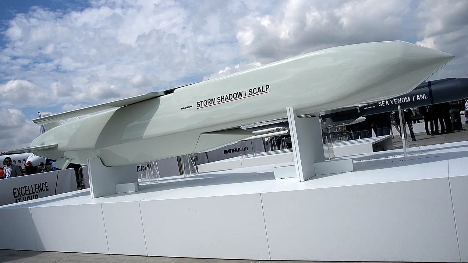 El misil Storm Shadow se presenta en el salón aeronáutico de Le Bourget, Francia, el 19 de junio de 2023