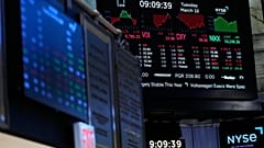 Finanzmärkte – Wall Street: Bildschirme zeigen Kursdaten auf dem Parkett der New York Stock Exchange in New York, Dienstag, den zehnten März 2026.
