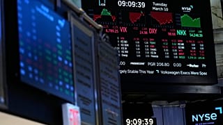 Rynki finansowe – Wall Street. Ekrany na parkiecie nowojorskiej giełdy papierów wartościowych wyświetlają dane finansowe, wtorek, 10 marca 2026 r.