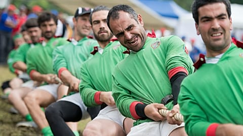 ARCHIVO: El equipo vasco Goiherri compite en el campeonato internacional de tira y afloja, domingo 25 de junio de 2017