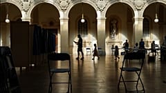 Uma mesa de voto em Lyon durante as eleições regionais, em 20 de junho de 2021