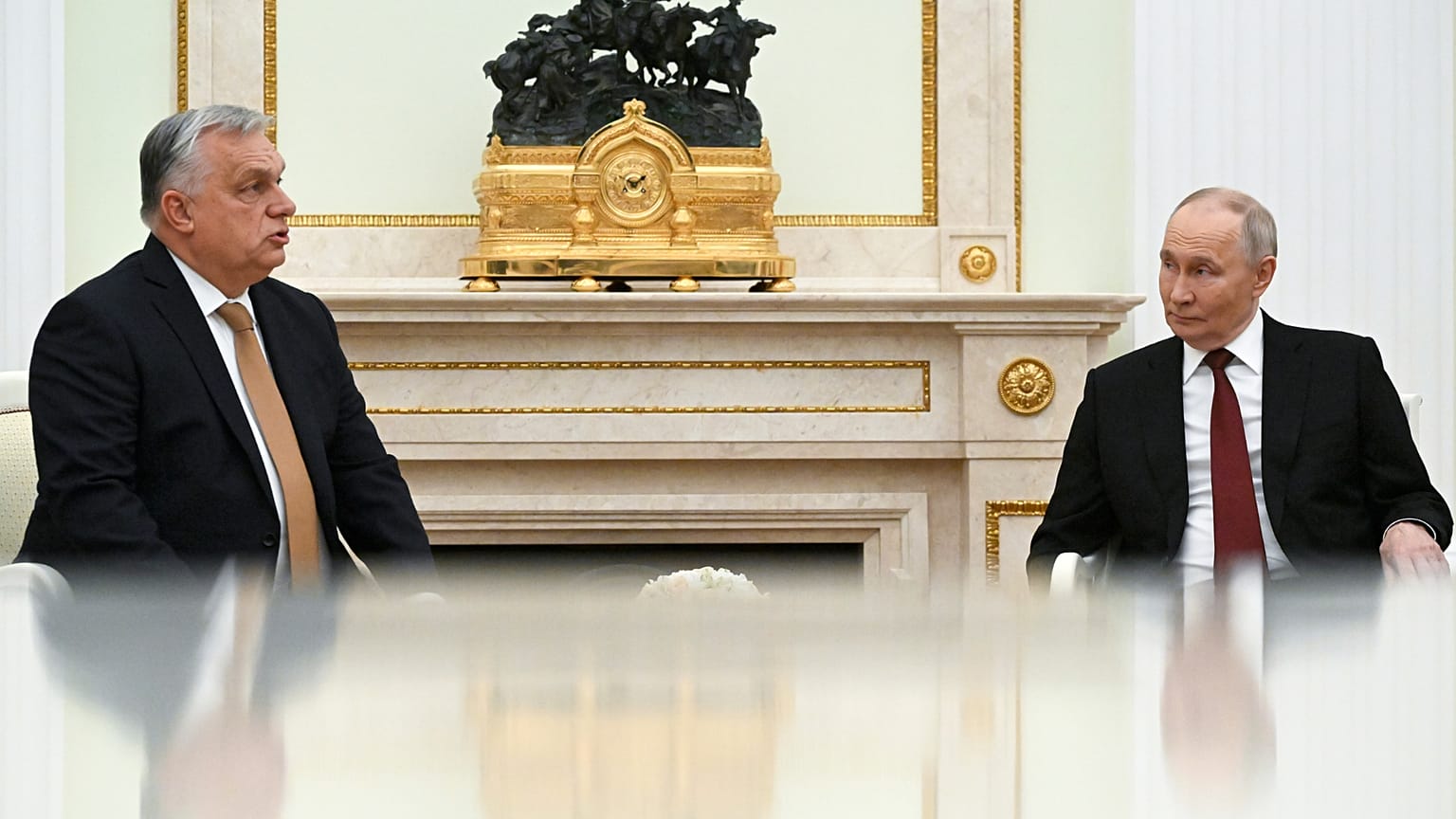 Viktor Orban e Vladimir Putin em Moscovo em 2025