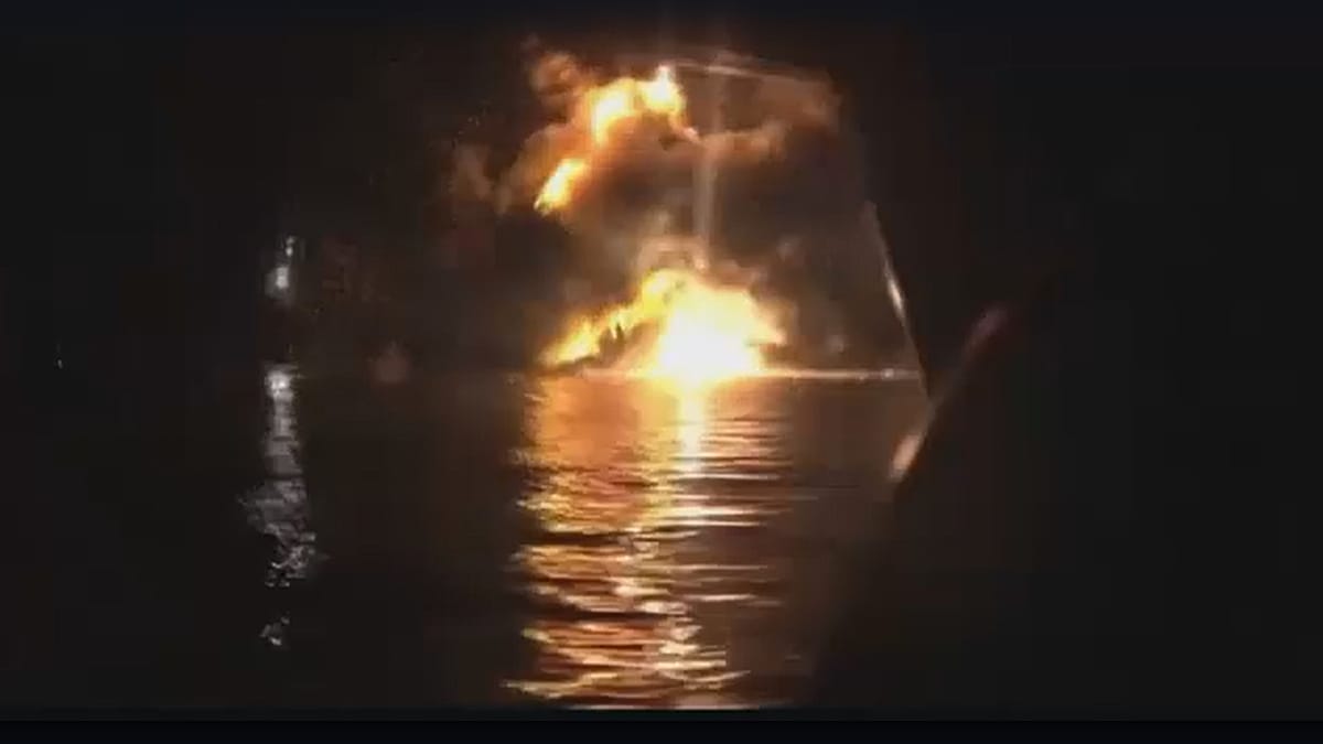 Video shows moment ship struck off Iraq