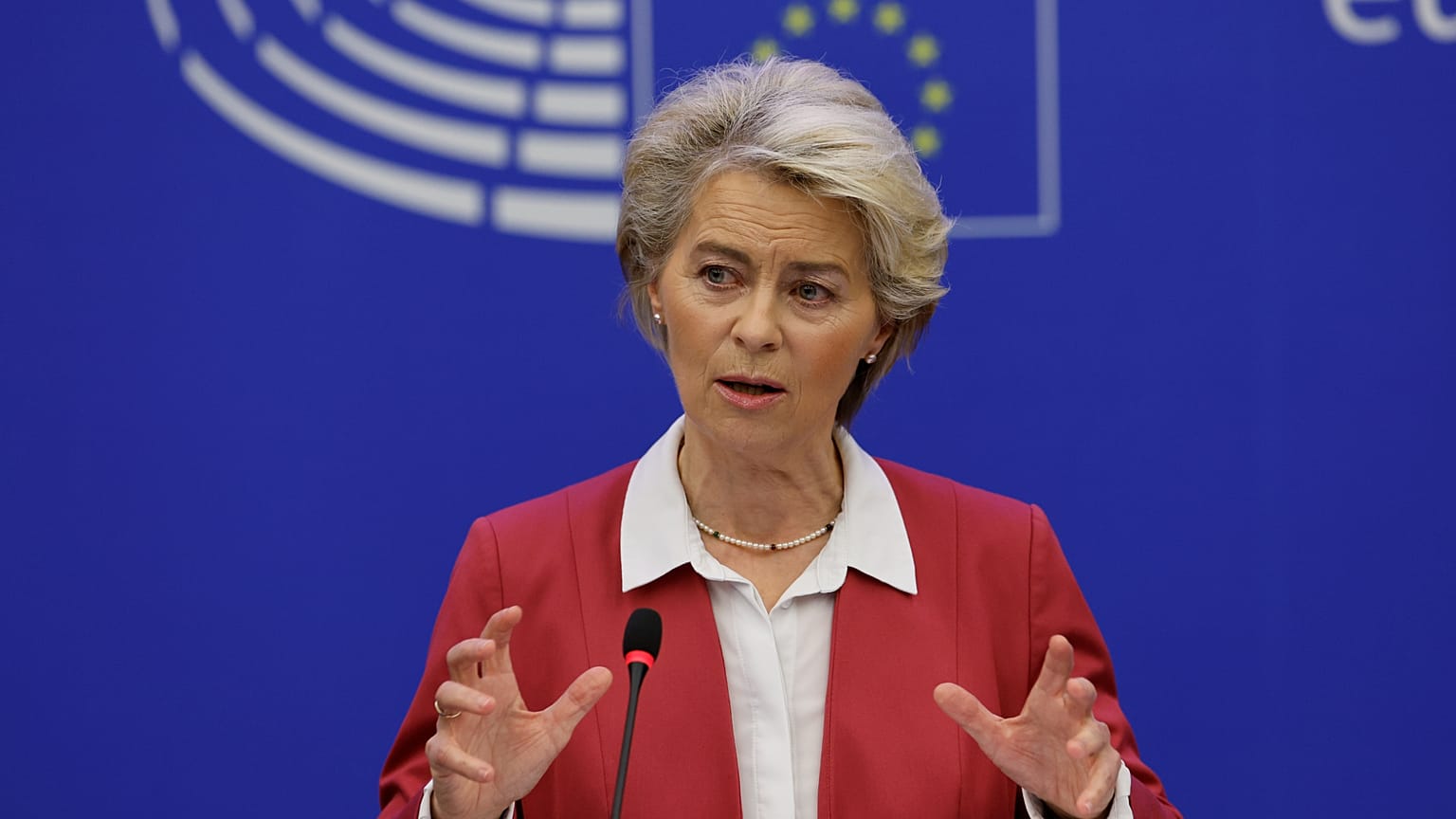 A Presidente da Comissão Europeia, Ursula von der Leyen, no Parlamento Europeu, em outubro de 2022.