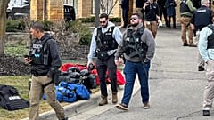 Die Polizei reagiert auf einen Notruf in der Synagoge Temple Israel am Donnerstag, dem 12. März 2026, in West Bloomfield Township, Michigan.