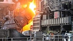 Χάλυβας παράγεται στο χαλυβουργείο της thyssenkrupp στο Ντούισμπουργκ της Γερμανίας, Τετάρτη 5 Νοεμβρίου 2025.