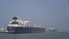 La Shenlong Suezmax, battente bandiera liberiana e carica di greggio proveniente dall'Arabia Saudita, ha attraversato lo Stretto di Hormuz ed è arrivata in India giovedì