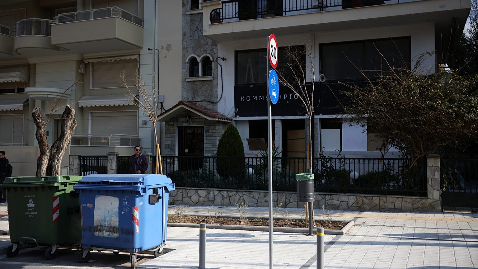 Το σημείο όπου βρέθηκε μαχαιρωμένος ένας 20χρονος μετά από επίθεση που σημειώθηκε στην Καλαμαριά Θεσσαλονίκης, Παρασκευή 13 Μαρτίου 2026