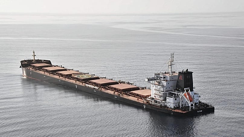 ARCHIV– MV Tutor sinkt im Roten Meer, nachdem sie am 12. Juni 2024 von einem Drohnenschiff der Houthis getroffen wurde