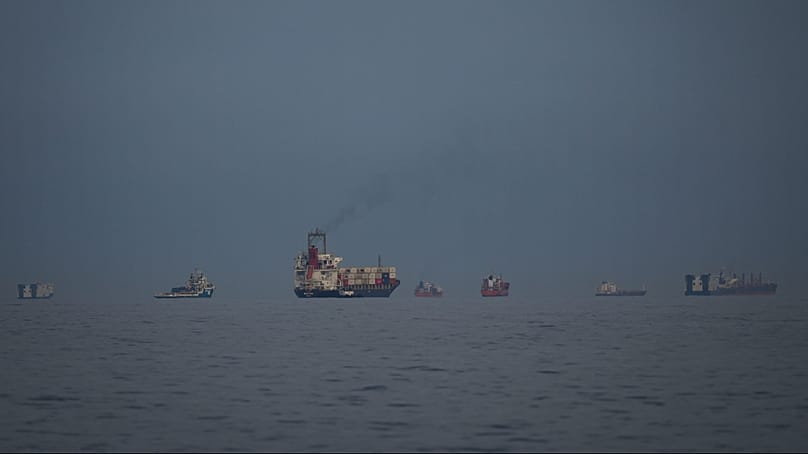 Öltanker und Frachtschiffe reihen sich in der Straße von Hormus auf, 11. März 2026