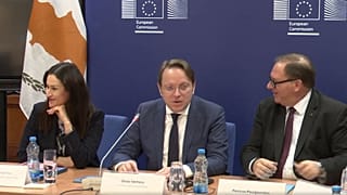 Επίτροπος Βάρχελι στην Κύπρο