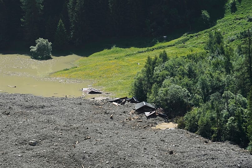 Les conséquences de l'effondrement du glacier de Birch sont visibles à Blatten, en Suisse, le 11 juin 2025.
