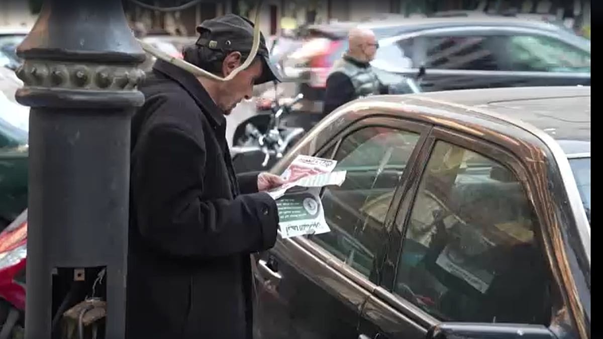 فيديو. وأسقطت آلاف المنشورات في بيروت تحث على نزع سلاح حزب الله