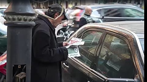 تراکت‌هایی که لبنانی‌ها را به خلع سلاح حزب‌الله فرا می‌خواند در بیروت پخش شد